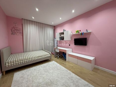 4-otaqlı yeni tikili, Elmlər Akademiyası m., 185 m²