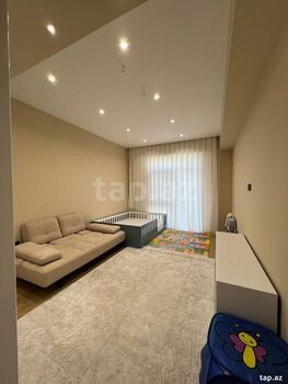 4-otaqlı yeni tikili, Elmlər Akademiyası m., 185 m²
