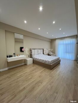 4-otaqlı yeni tikili, Elmlər Akademiyası m., 185 m²