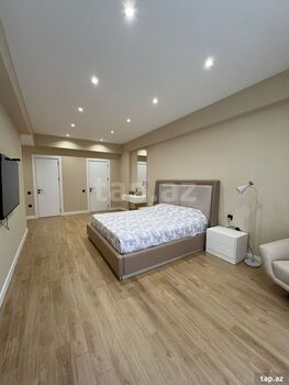 4-otaqlı yeni tikili, Elmlər Akademiyası m., 185 m²