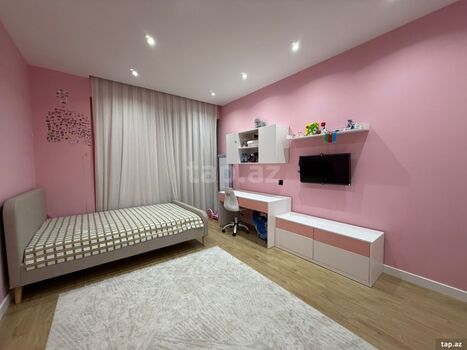 4-otaqlı yeni tikili, Elmlər Akademiyası m., 185 m²