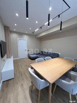 4-otaqlı yeni tikili, Elmlər Akademiyası m., 185 m²