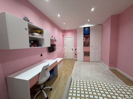 4-otaqlı yeni tikili, Elmlər Akademiyası m., 185 m²