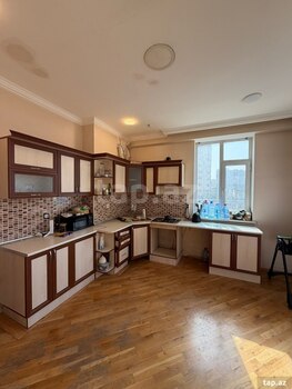 4-otaqlı yeni tikili, İnşaatçılar m., 150 m²