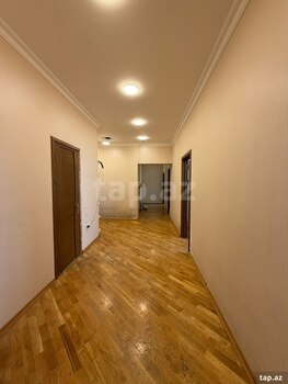 4-otaqlı yeni tikili, İnşaatçılar m., 150 m²