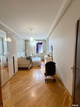 4-otaqlı yeni tikili, İnşaatçılar m., 150 m²