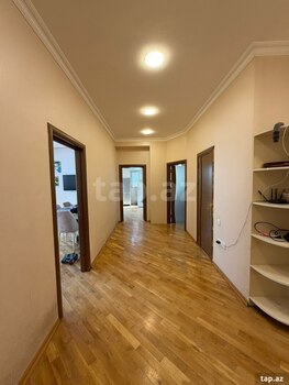 4-otaqlı yeni tikili, İnşaatçılar m., 150 m²