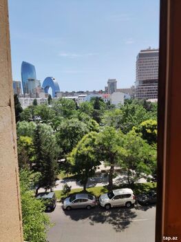 2-otaqlı mənzil, 28 May m., 70 m²