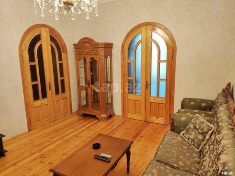 2-otaqlı mənzil, 28 May m., 70 m²