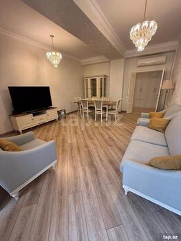 4-otaqlı yeni tikili kirayə verilir, Ağ Şəhər., 160 m²