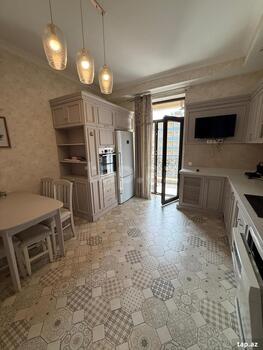 4-otaqlı yeni tikili kirayə verilir, Ağ Şəhər., 160 m²