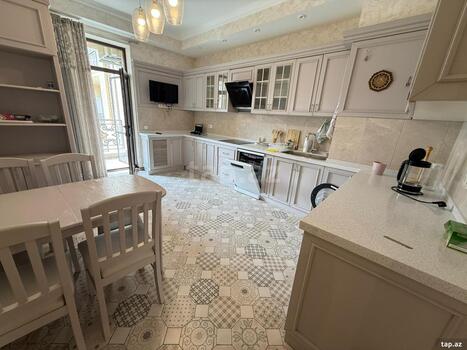 4-otaqlı yeni tikili kirayə verilir, Ağ Şəhər., 160 m²