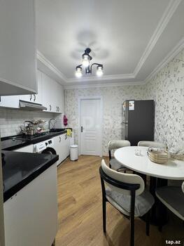 3-otaqlı mənzil kirayə verilir, Babək pr., 100 m²