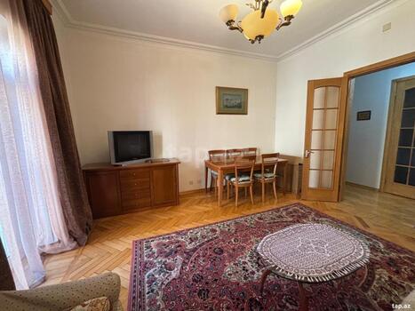 4-otaqlı mənzil, İnşaatçılar pr., 110 m²