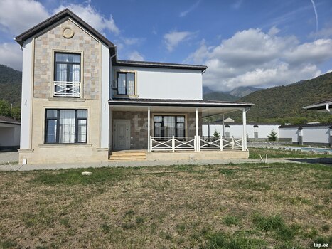 Villa, Qəbələ r.