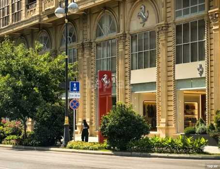4-otaqlı yeni tikili, Üzeyir Hacıbəyli küç., 205 m²