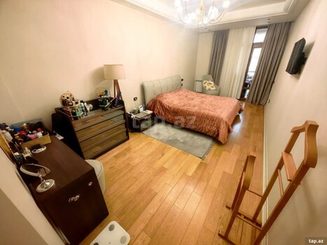 4-otaqlı yeni tikili, Üzeyir Hacıbəyli küç., 205 m²