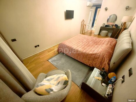 4-otaqlı yeni tikili, Üzeyir Hacıbəyli küç., 205 m²