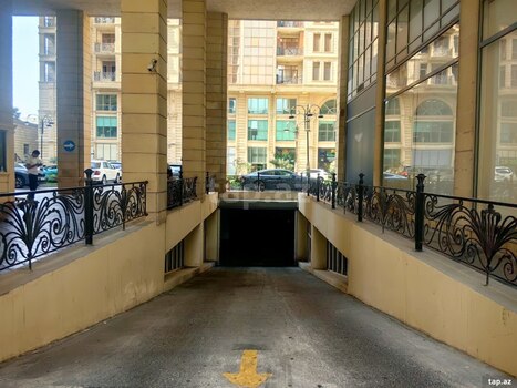 4-otaqlı yeni tikili, Üzeyir Hacıbəyli küç., 205 m²