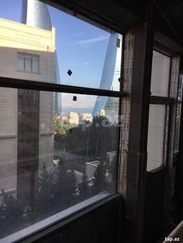 3-otaqlı mənzil, İzzət Nəbiyev küç., 80 m²