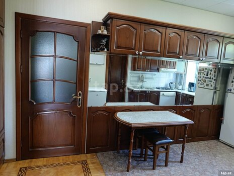 3-otaqlı mənzil, 28 May m., 82 m²