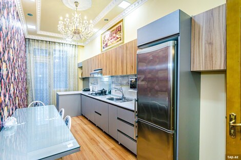 4-otaqlı mənzil kirayə verilir, 28 May küç., 140 m²
