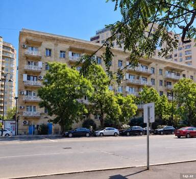 3-otaqlı mənzil, İnşaatçılar pr., 70 m²