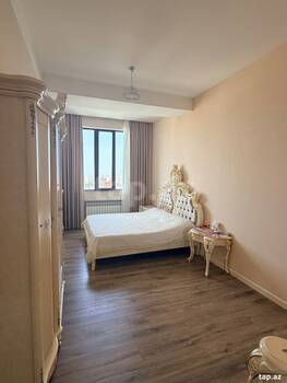 3-otaqlı yeni tikili, Memar Əcəmi m., 130 m²