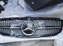 "Mercedes W205" radiator barmaqlığı