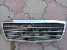 "Mercedes" radiator barmaqlığı