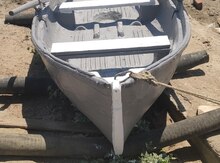 Лодка с веслами