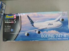 Модель самолета "Revell Boeing 747-8"