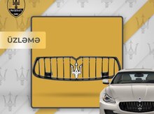 "Maserati" radiator barmaqlığı