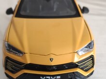 "Lamborghini Urus 1.24" modeli 