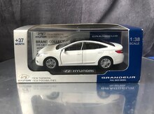Коллекционная модель "Hyundai Graunder V Generation White  2011"