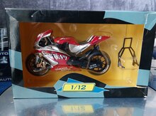 Коллекционная модель "Yamaha YZR-M1 Spanish #1 2004 Pilot: Carlos Cheka"