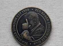 "Ted Baker London" medal