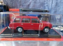 Коллекционная модель "VAZ-2102 Lada SW Wagon dark red  1971"