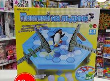 Пингвин на льдине 