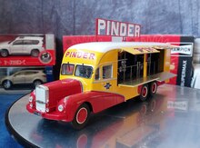 Коллекционная модель "Bernard 28 Electrical Truck Pinder circus Yellow red 1951"
