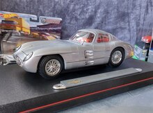 Коллекционная модель "Mercedes-Benz 300SLR Coupe W196S Ulenhaut silver red salon 1955"