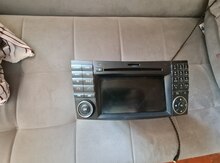 "Mercedes W211" monitoru