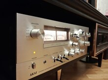 Akai AM-2850
Stereo Integrated Amplifier (1979)