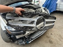 "Mercedes-Benz W205" radiator barmaqlığı