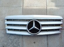 "Mercedes Benz" radiator barmaqlığı