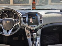 "Chevrolet Cruze" tesla monitoru