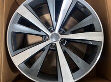 "Audi Q7 Q8" diskləri