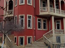 Villa, Arif Hüseynbəyov küç. 8a