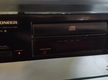 Pioneer CD player 104