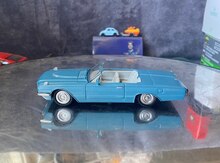 Коллекционная модель "Ford Thinderbird conbertible light blue 1966"